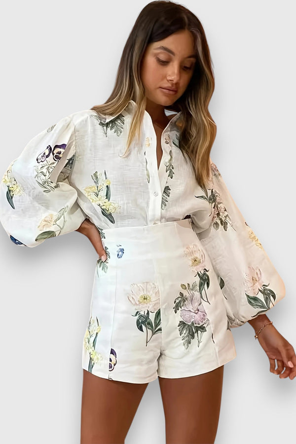 Conjunto de duas peças com padrão floral vibrante