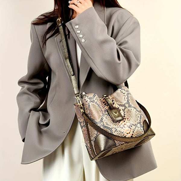 Addison™ - Bolsa Elegante com Estampa de Cobra