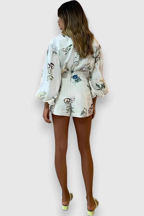 Conjunto de duas peças com padrão floral vibrante