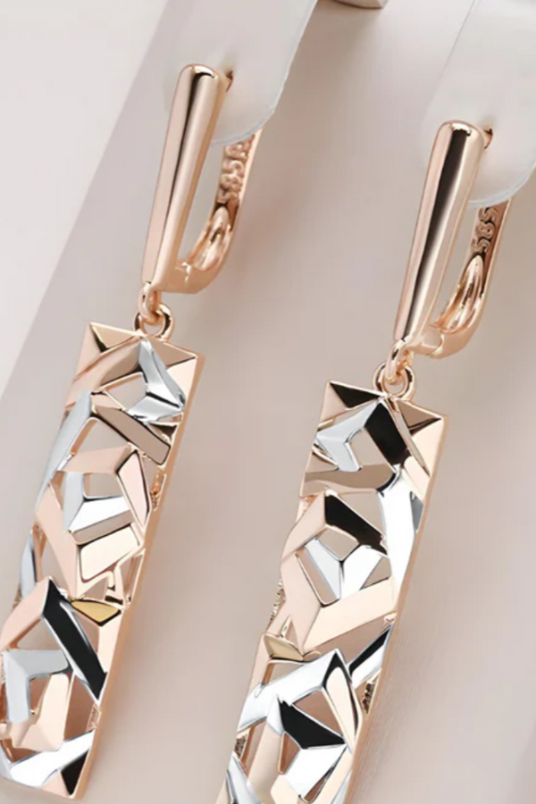 BRINCOS LONGOS BANHADOS A OURO ROSÉ COM GRAVAÇÕES