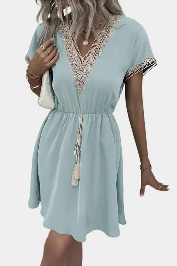 Vestido Boho Romântico com Cinto e Decote em V