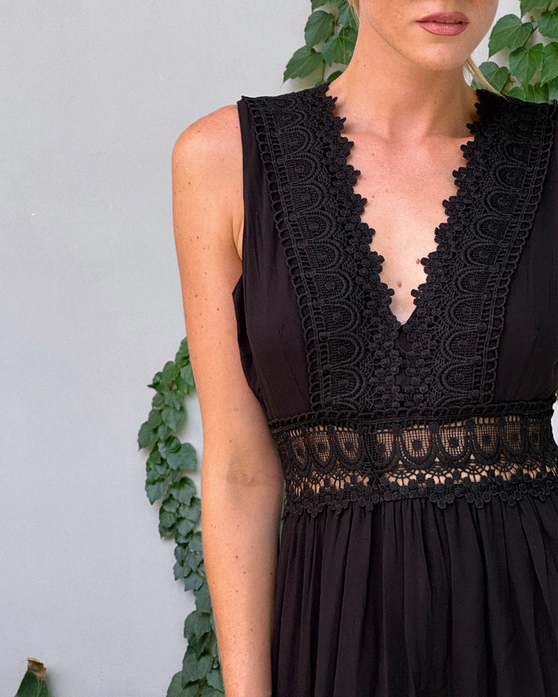 Eleni | Vestido Elegante com Renda e Decote em V