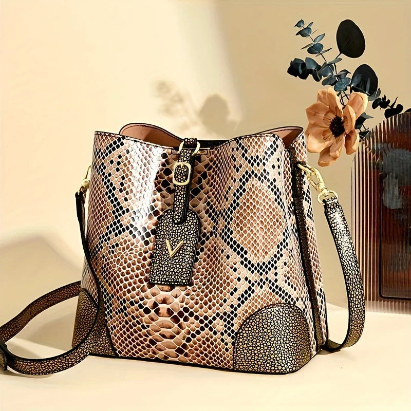 Addison™ - Bolsa Elegante com Estampa de Cobra