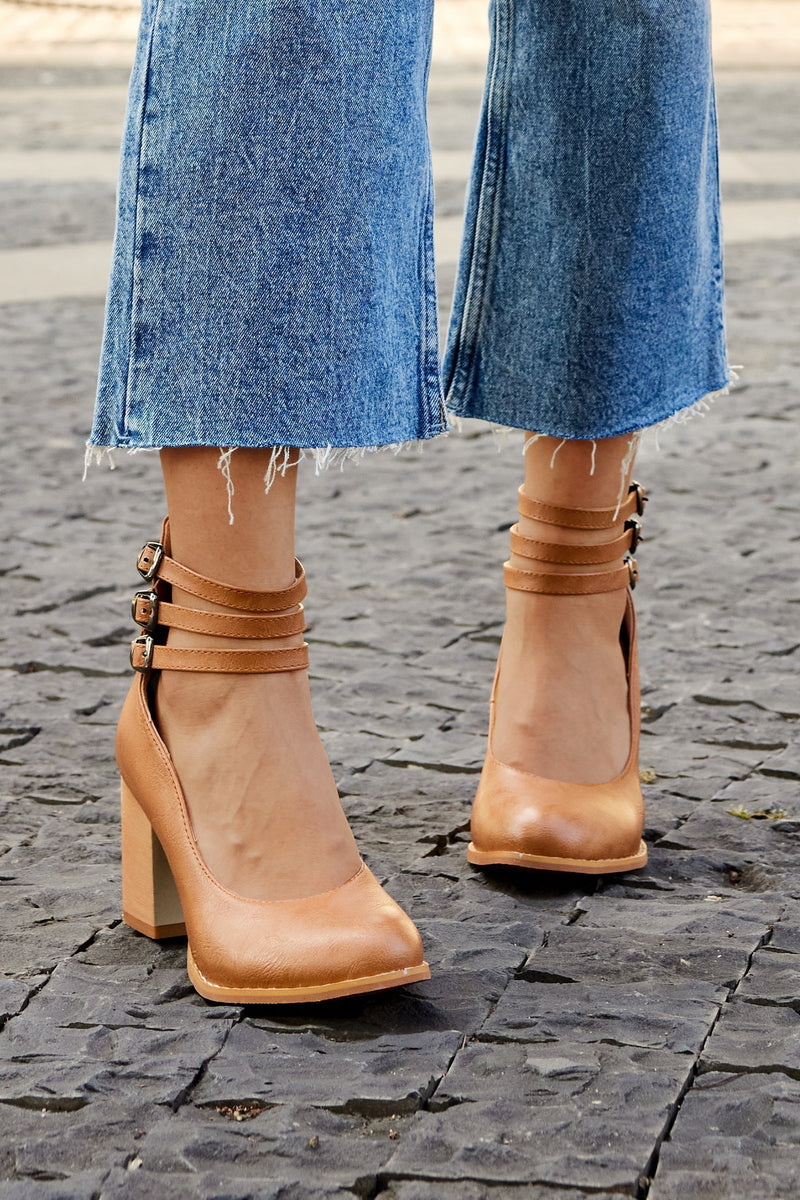 Caa™ | Sandálias lisas com tira no tornozelo e salto grosso