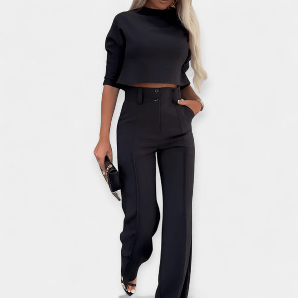 Conjunto de Top Cropped e Calças