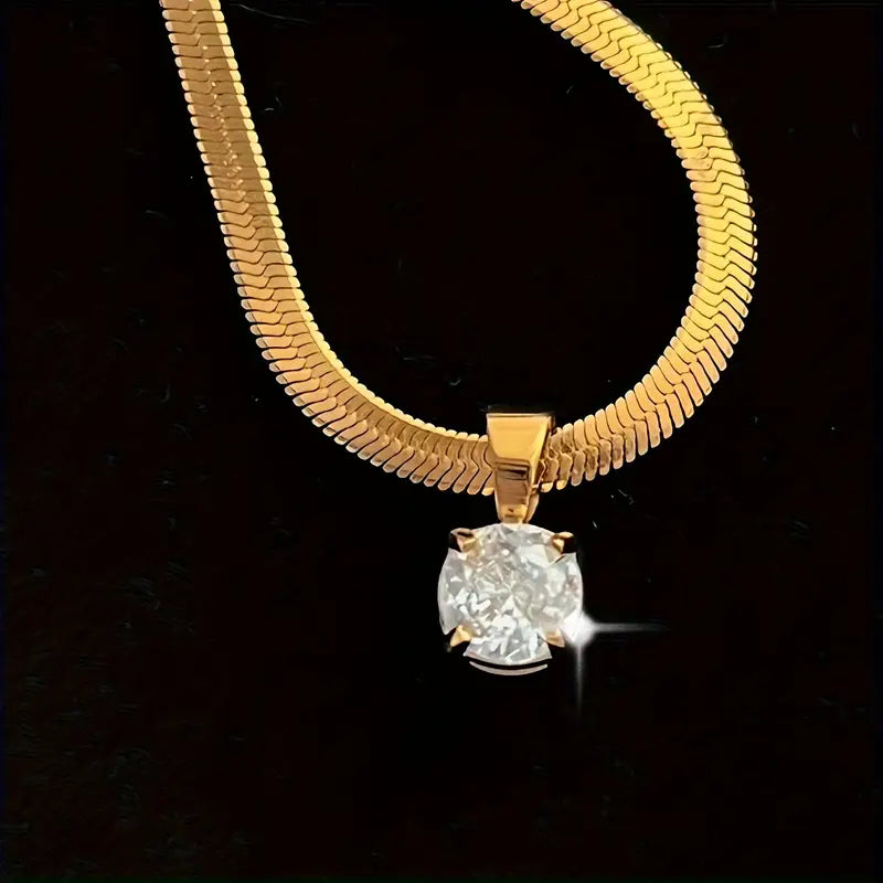 Colar Elegante com Pingente de Strass | Dourado