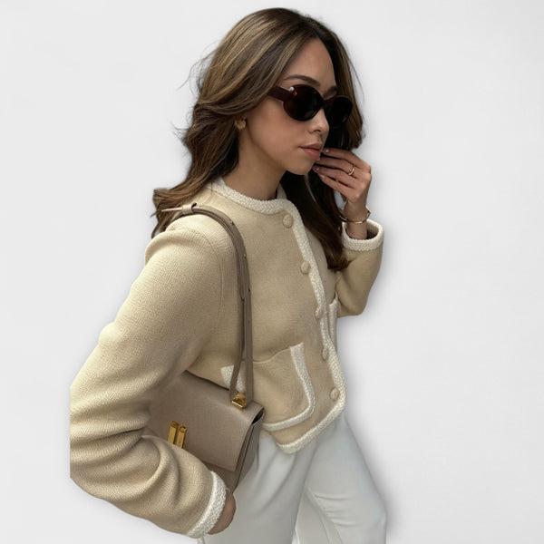 Cardigã Clássico com Bolsos Decorativos