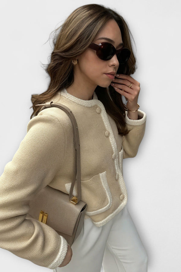 Cardigã Clássico com Bolsos Decorativos