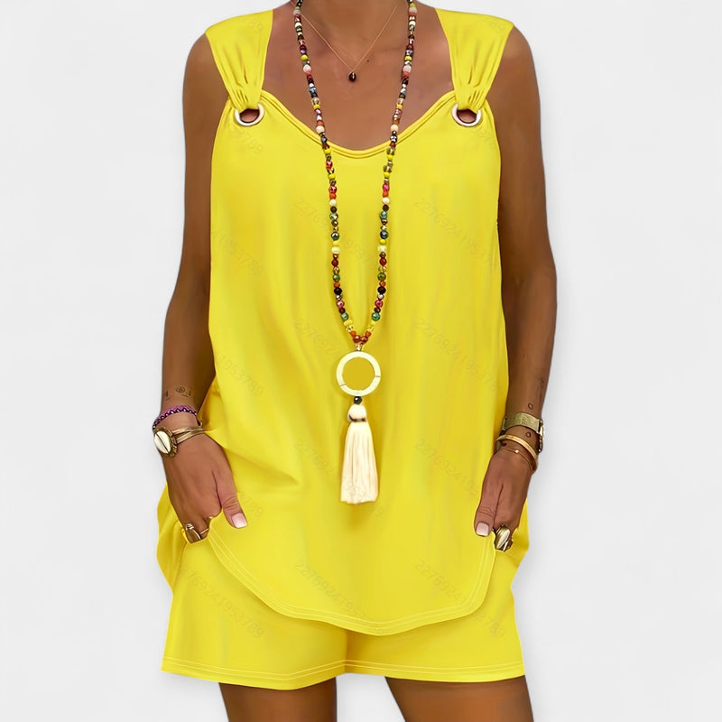 Conjunto de Blusa Sem Mangas e Shorts