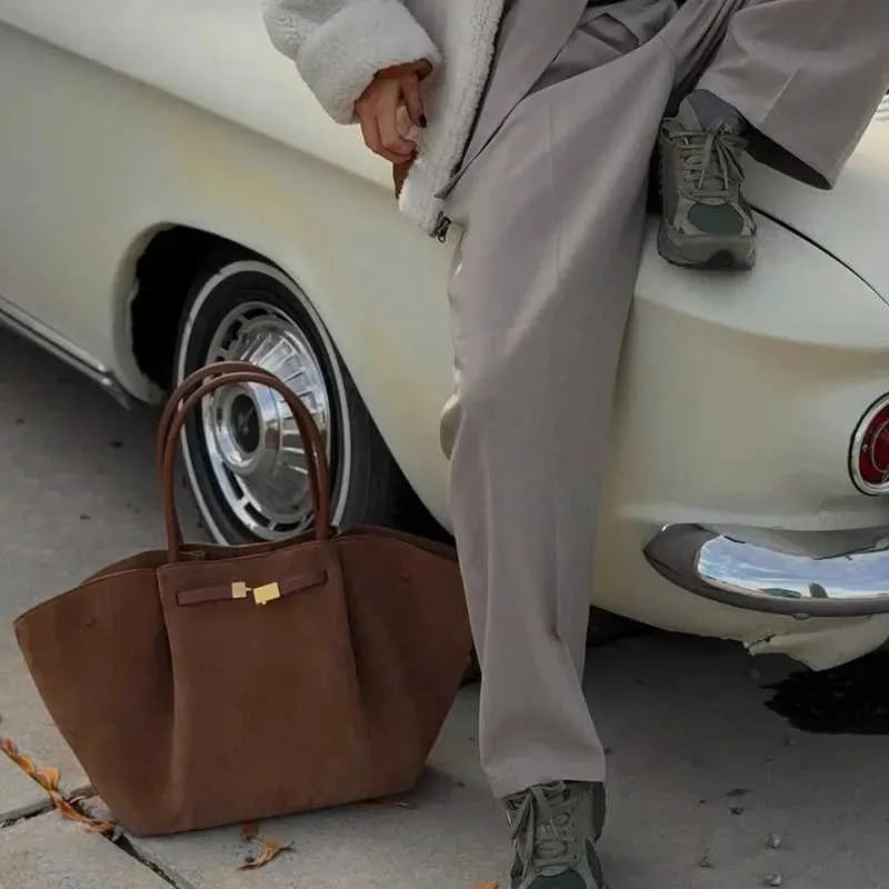 Riley™ - Bolsa Pequena de Couro Camurça para Axila
