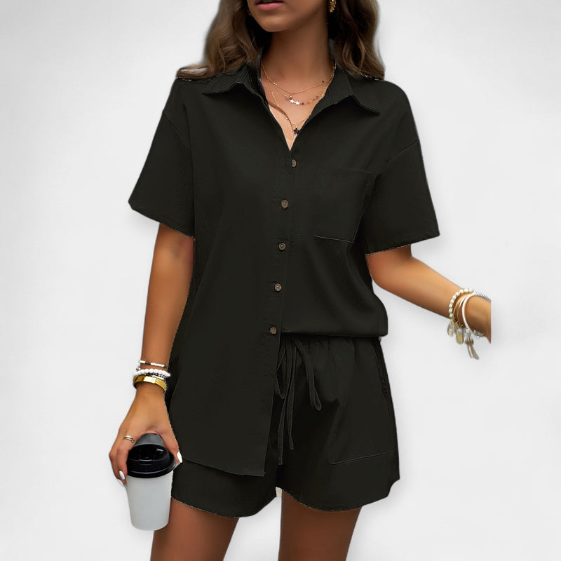 Conjunto confortável com camisa e shorts