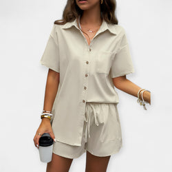 Conjunto confortável com camisa e shorts