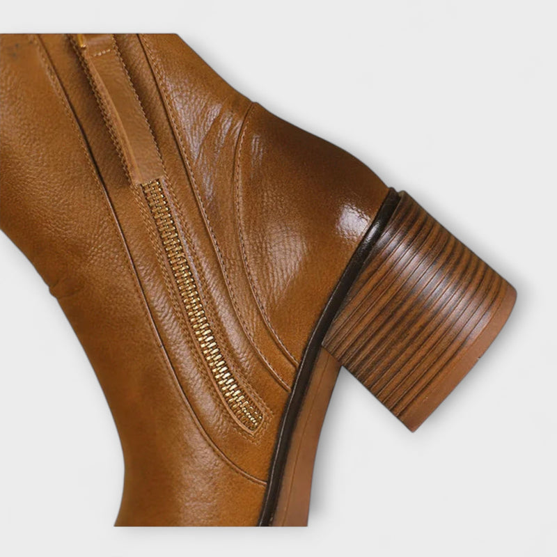 Milana - Botas de Couro com Salto Médio