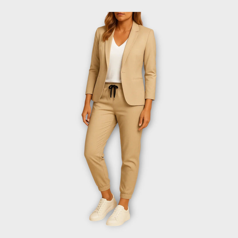Terno feminino com blazer e calça jogger