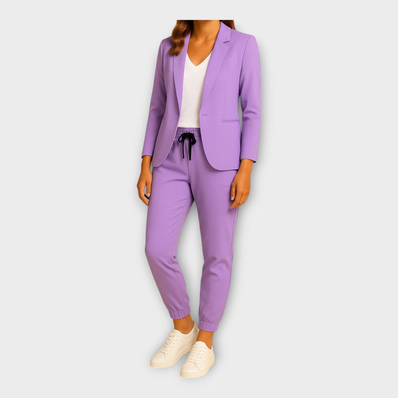 Terno feminino com blazer e calça jogger