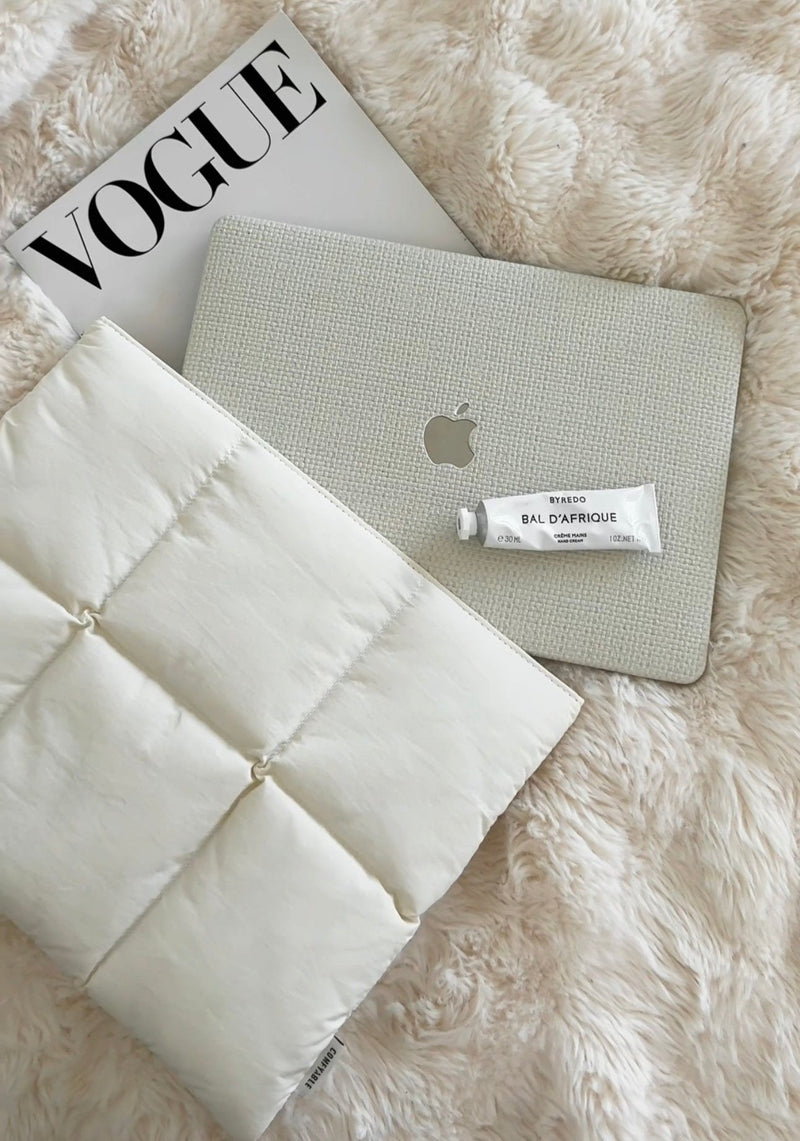 Mia™ - Capa Acolchoada para Laptop
