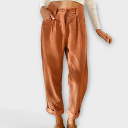 Jeans modernos com cadarços contemporâneos