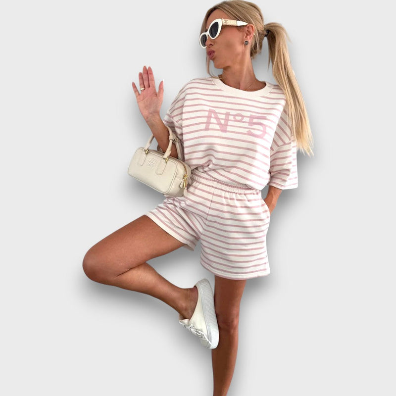 Conjunto de Blusa Listrada e Shorts com Estampa