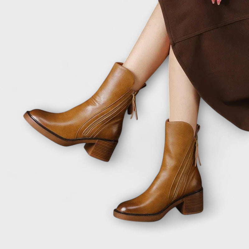 Milana - Botas de Couro com Salto Médio