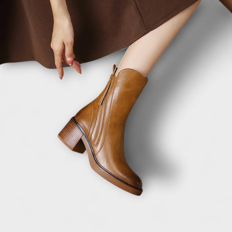 Milana - Botas de Couro com Salto Médio