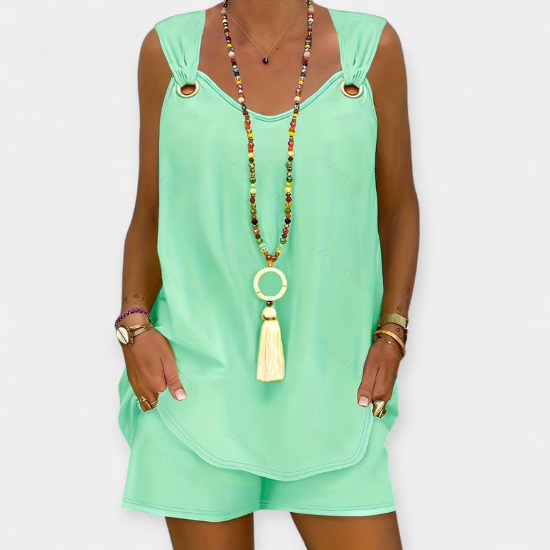 Conjunto de Blusa Sem Mangas e Shorts