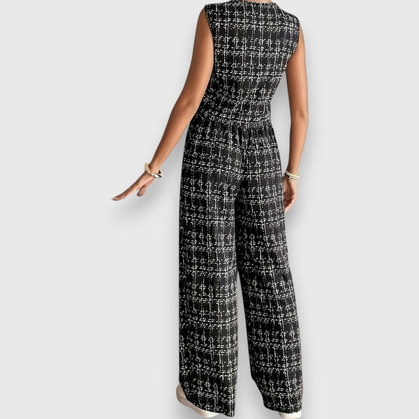 Conjunto de duas peças com decote em V e calças combinando