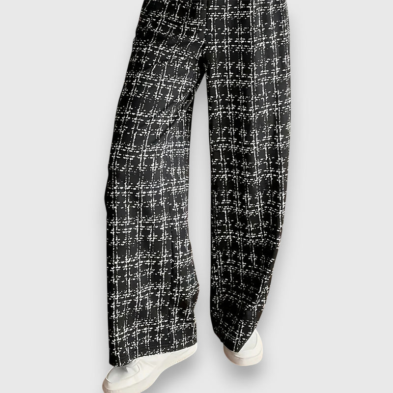 Conjunto de duas peças com decote em V e calças combinando