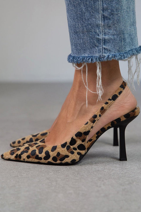 Laro™ | Scarpin Caqui com Estampa de Onça e Bico Fino