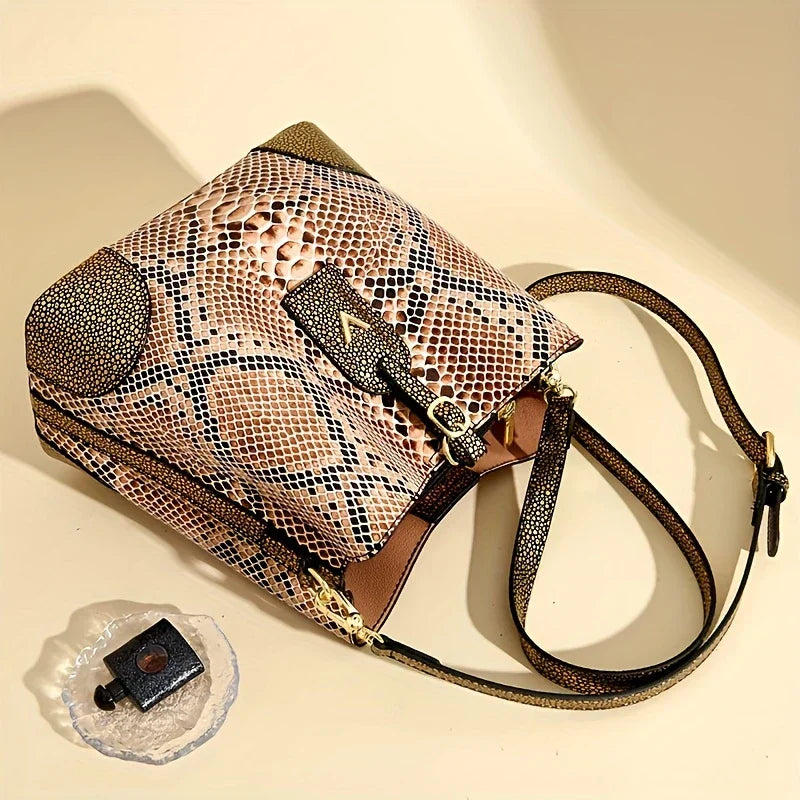 Addison™ - Bolsa Elegante com Estampa de Cobra