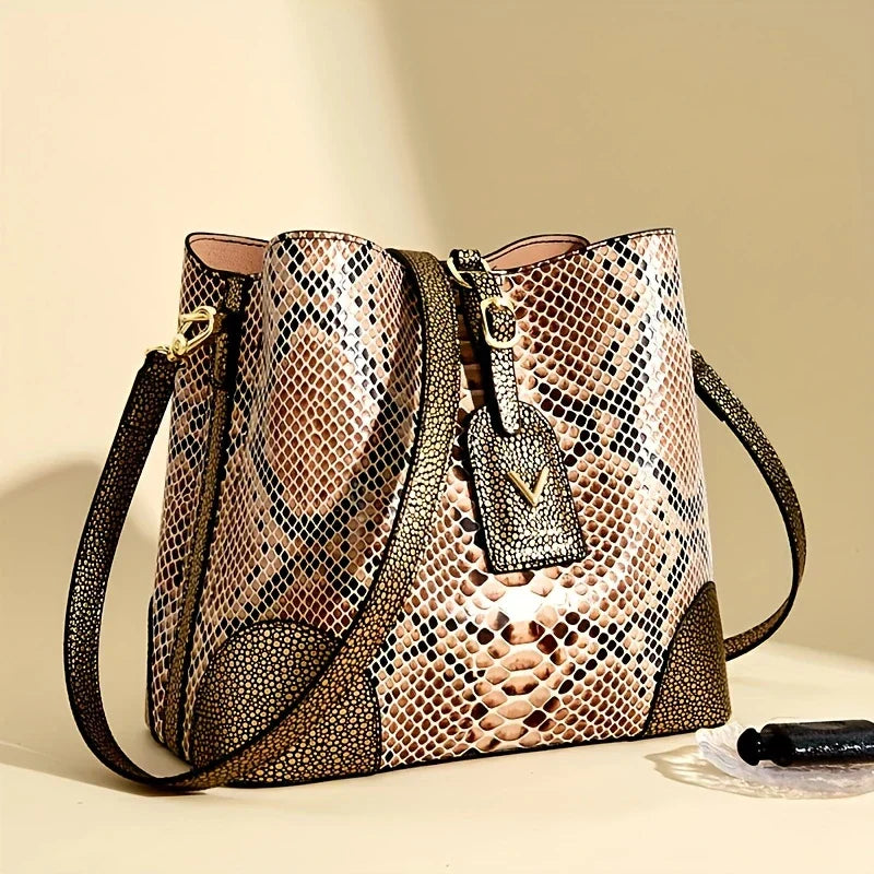 Addison™ - Bolsa Elegante com Estampa de Cobra