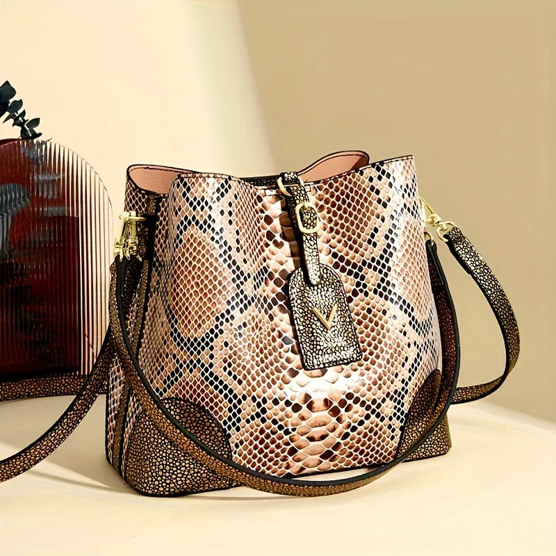 Addison™ - Bolsa Elegante com Estampa de Cobra