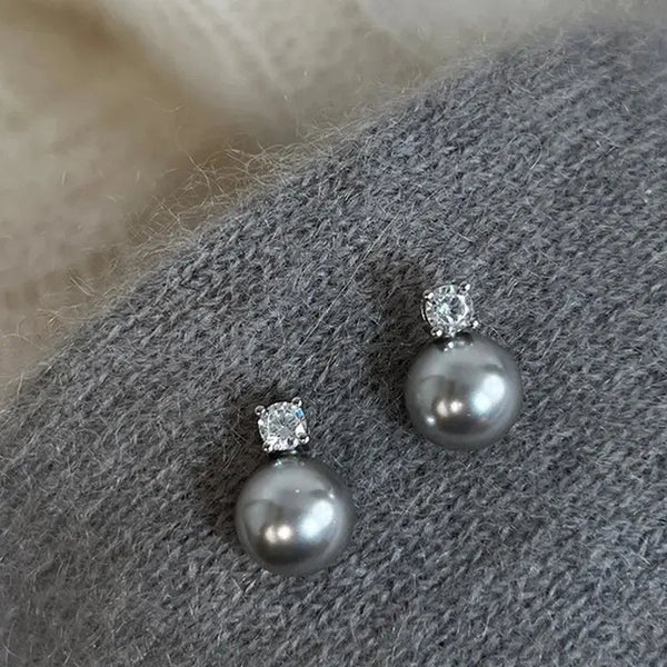 Brincos elegantes de zircônia com pérola preta