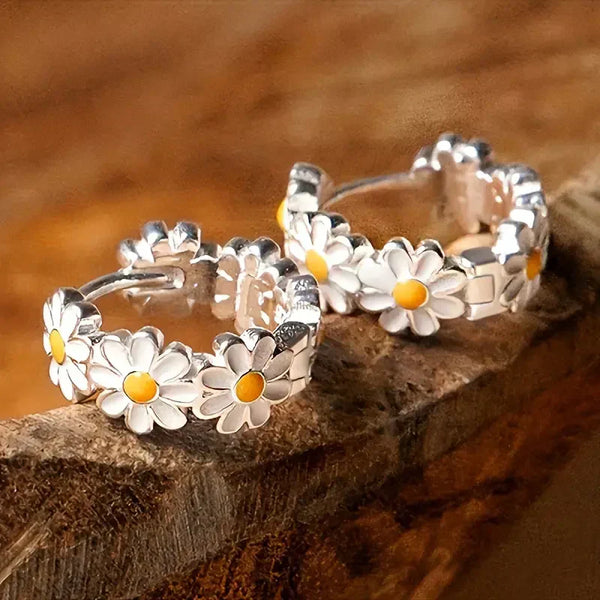 Brincos Argola Elegantes Margarida | Ouro Branco